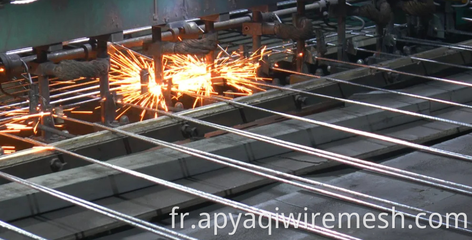 Panneau de clôture à mailles en fil métallique galvanisé dans un panneau de mailles métalliques soudées en acier inoxydable